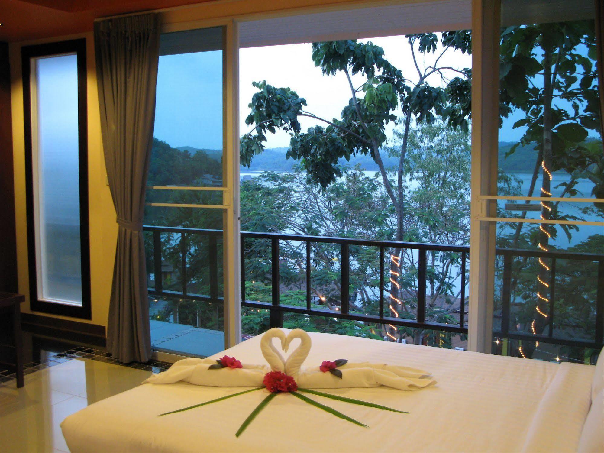 Resort Raya Buri Kanchanaburi 4*