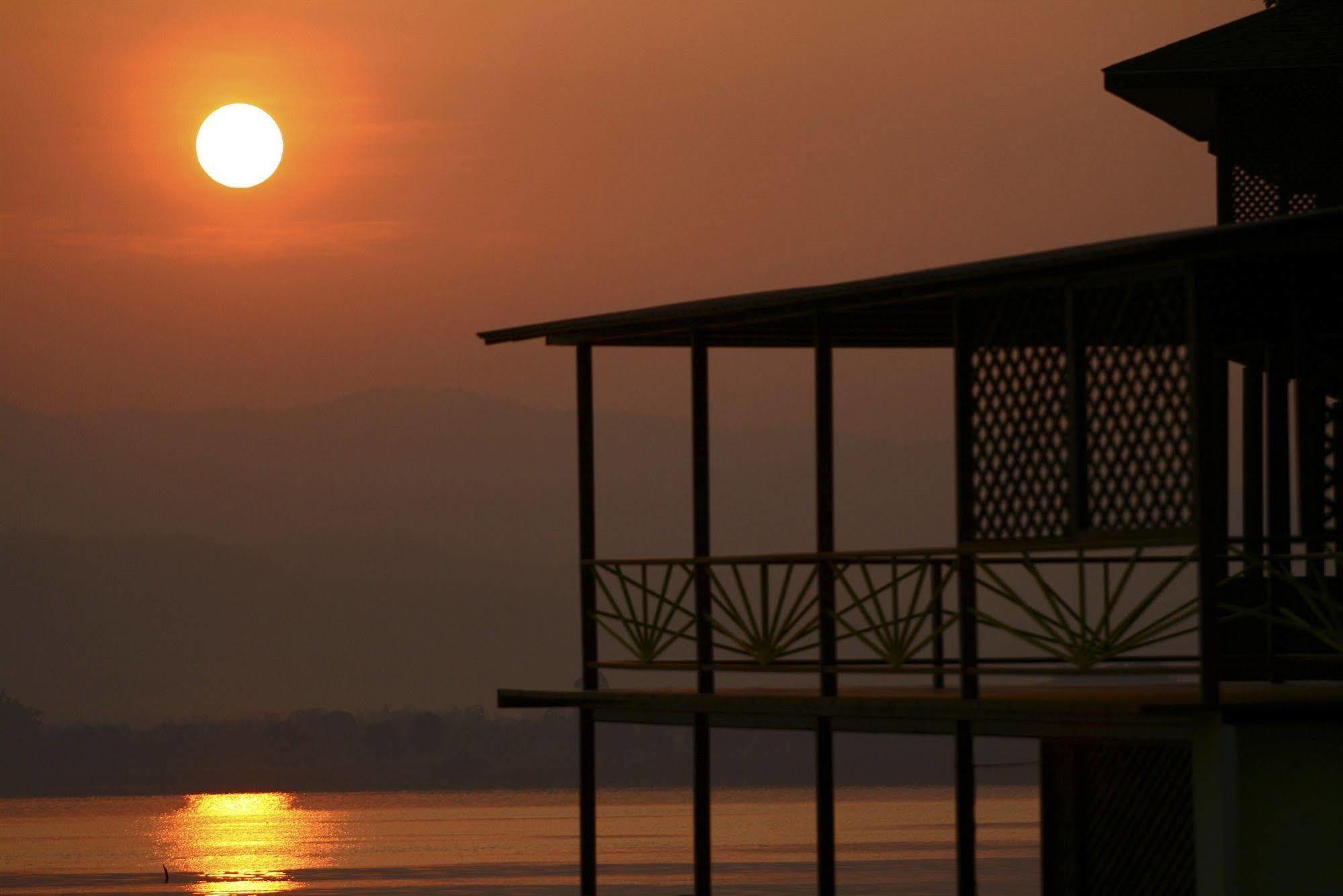 Resort Raya Buri Kanchanaburi 4*