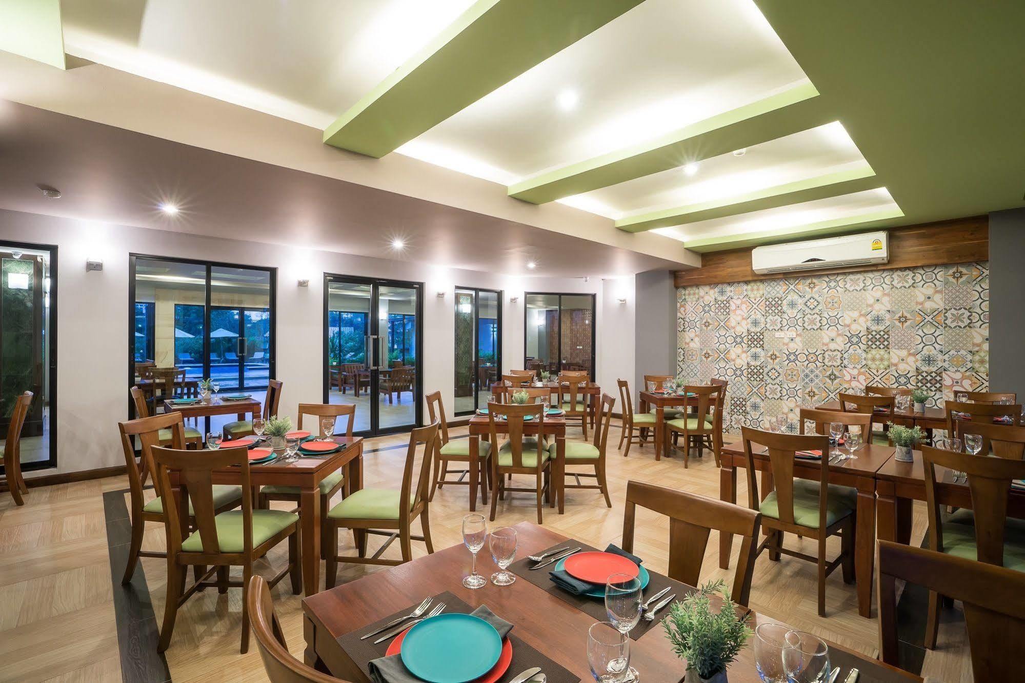 Hotel Savotel Na Chom Thian
