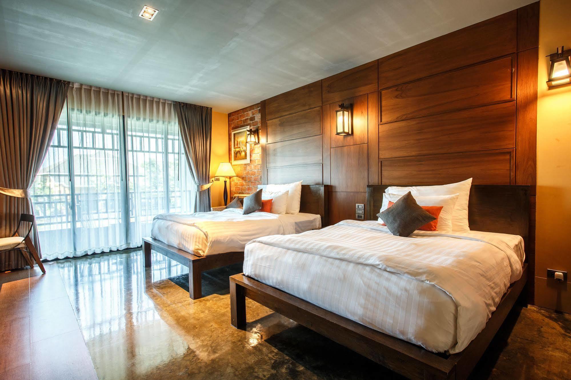 Hotel De L'amour Sha 4*