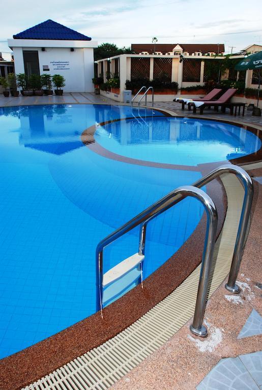 River Hotel 3*