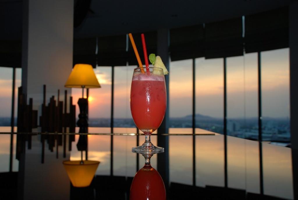 Hotel River 3*