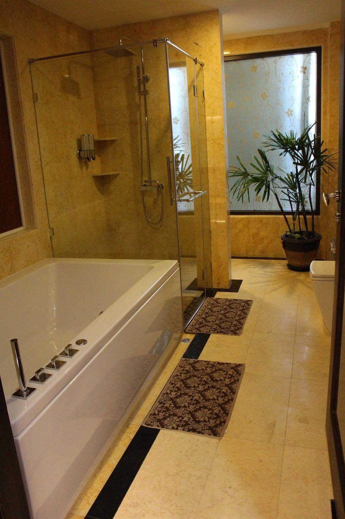 Maleewana & Hotel Ban Bang Muang (Nonthaburi)