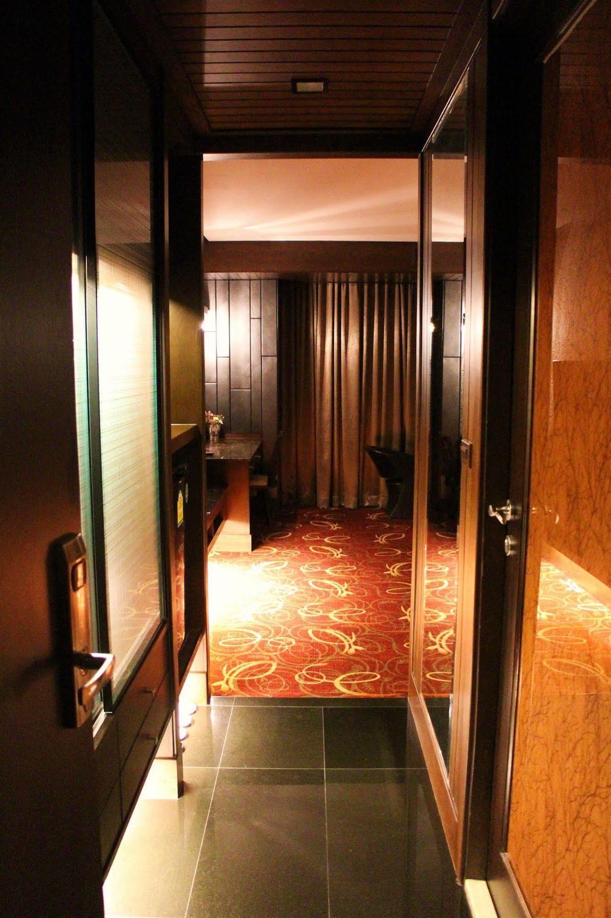 Hotel Maleewana & Ban Bang Muang (Nonthaburi)