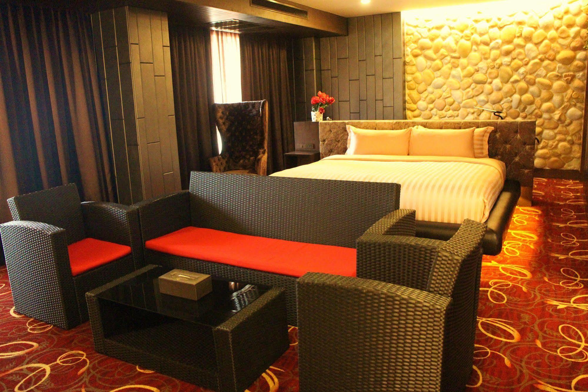 Maleewana & 3* Ban Bang Muang (Nonthaburi)