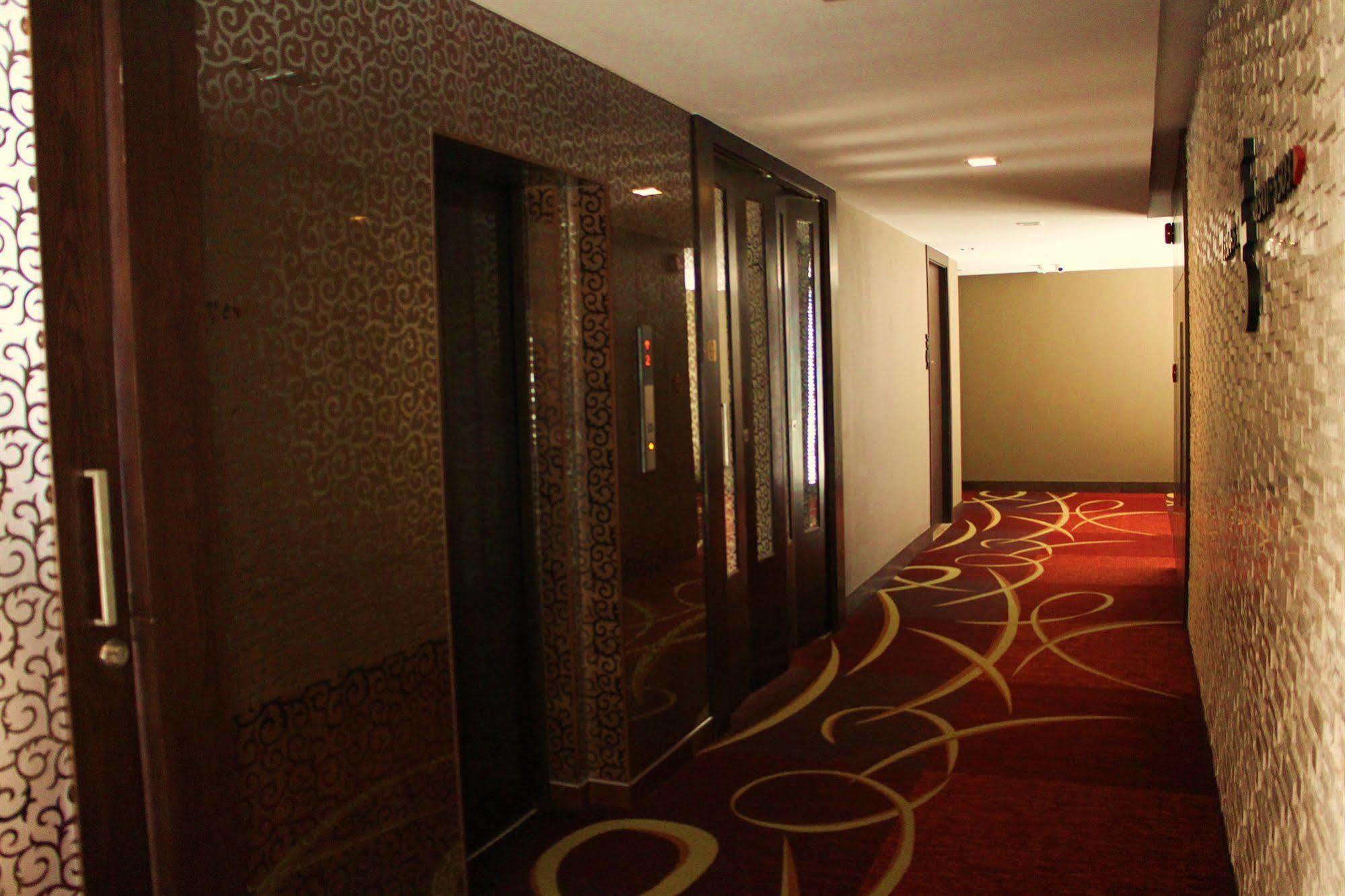 Maleewana & Hotel
