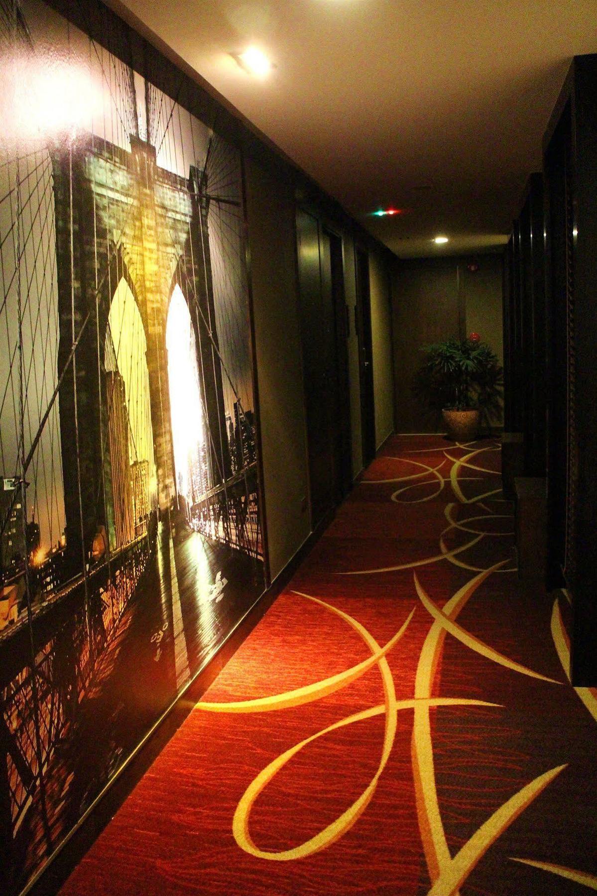 Maleewana & Hotel 3*