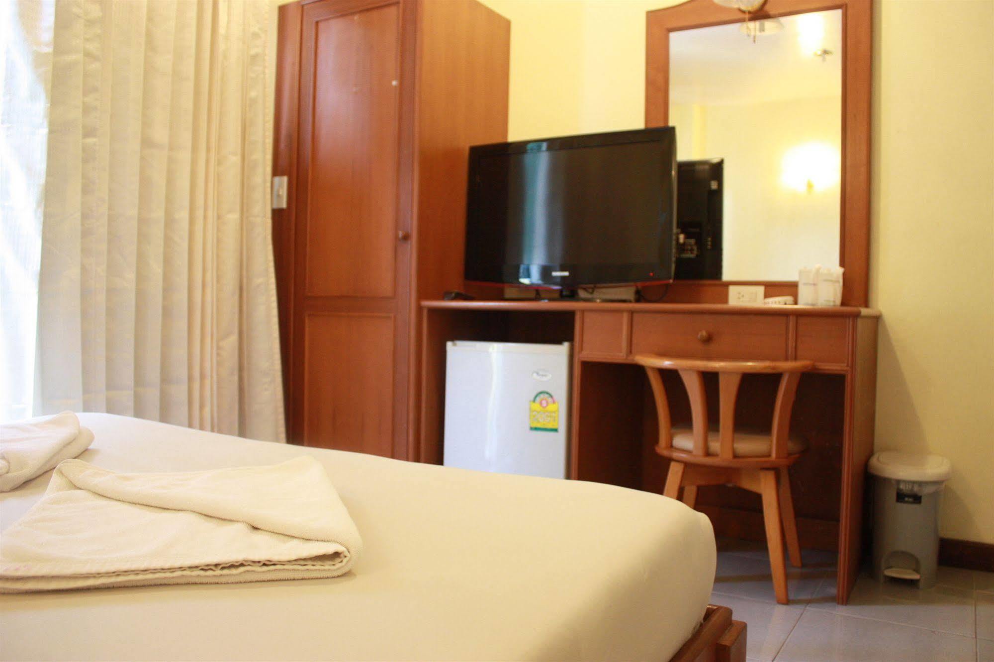 Amorn Mansion Hostel