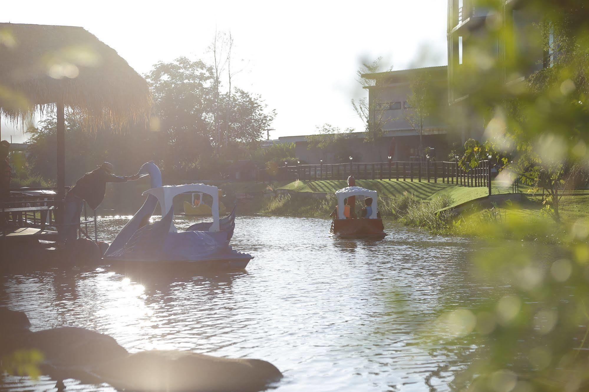 Play La Ploen Boutique And Adventure Camp Hotel