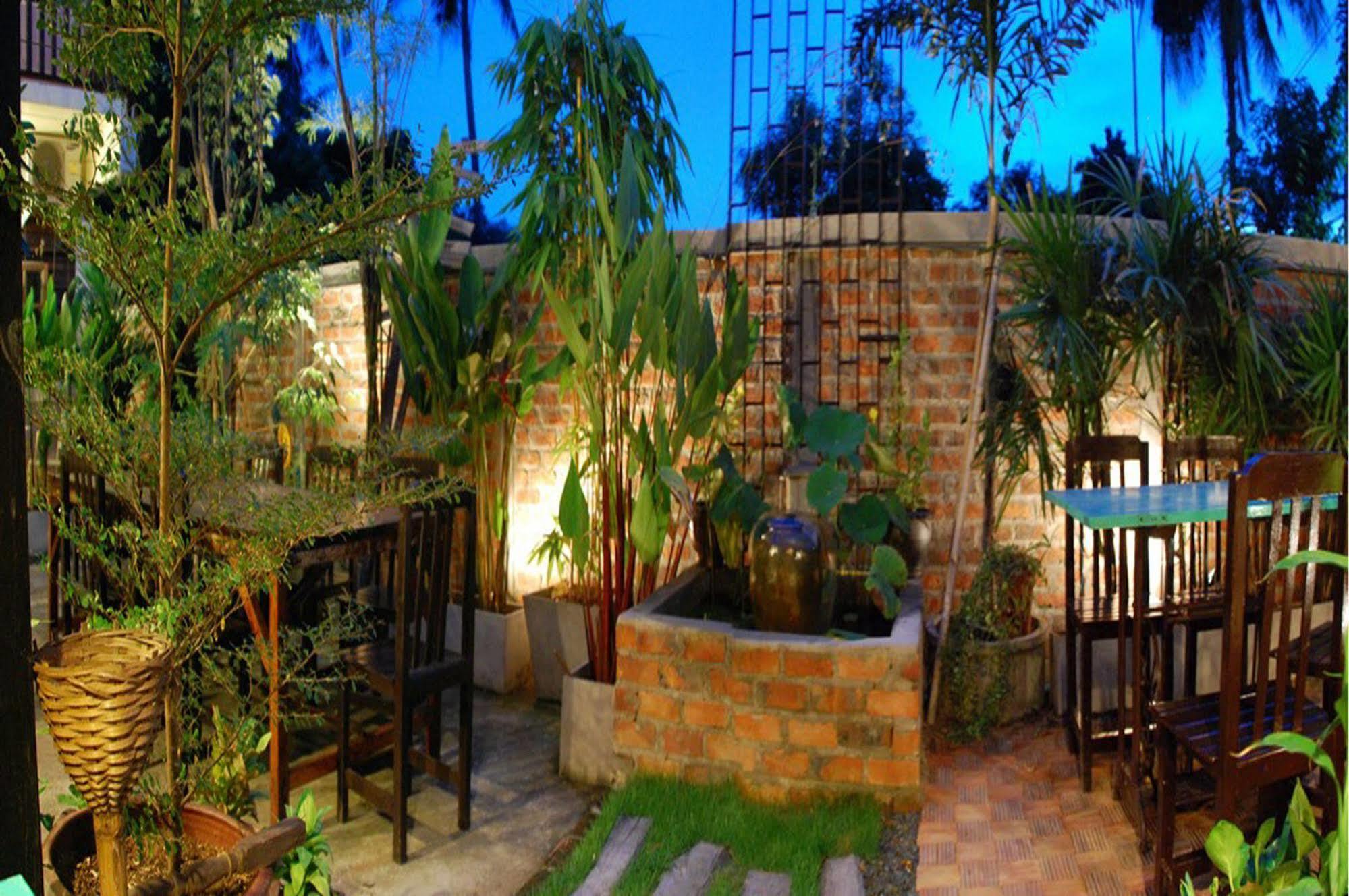 Hotel The Outside 3*