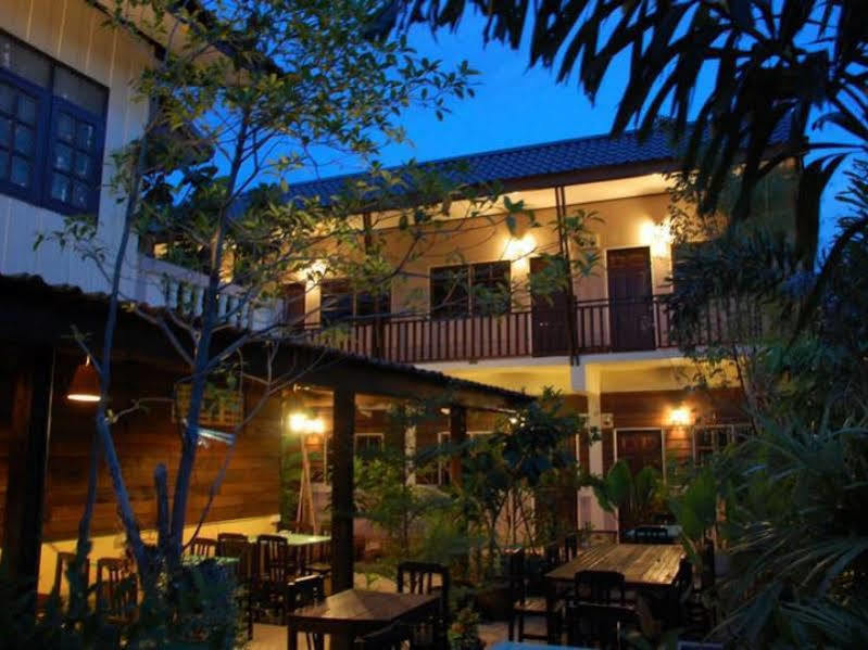Hotel The Outside