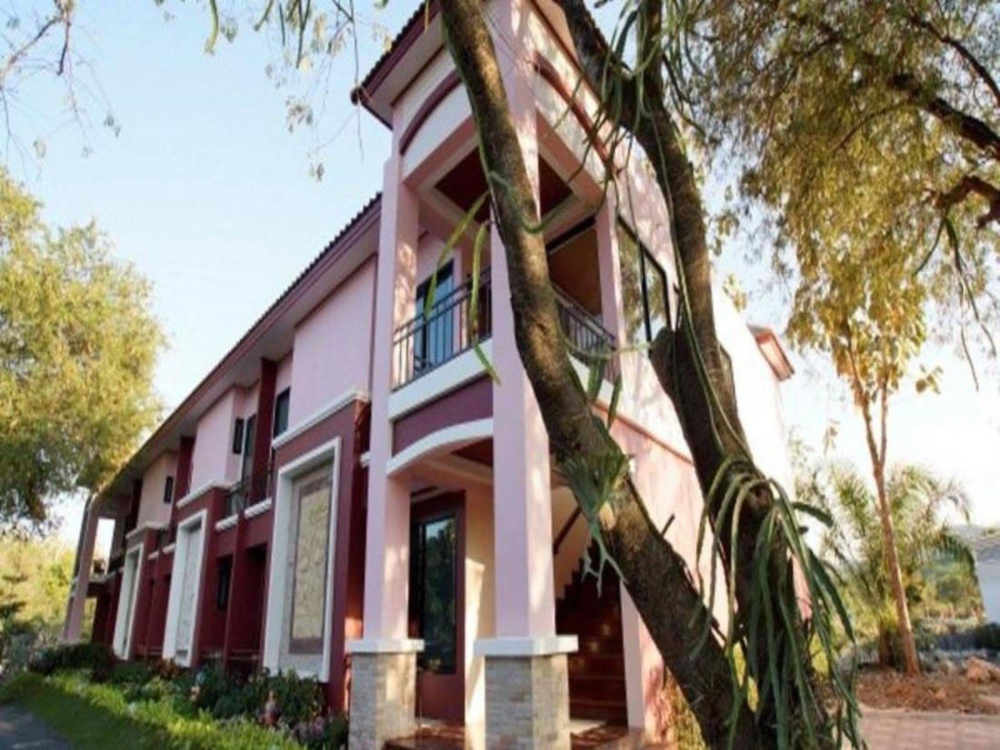 Paisan Hotel 3*