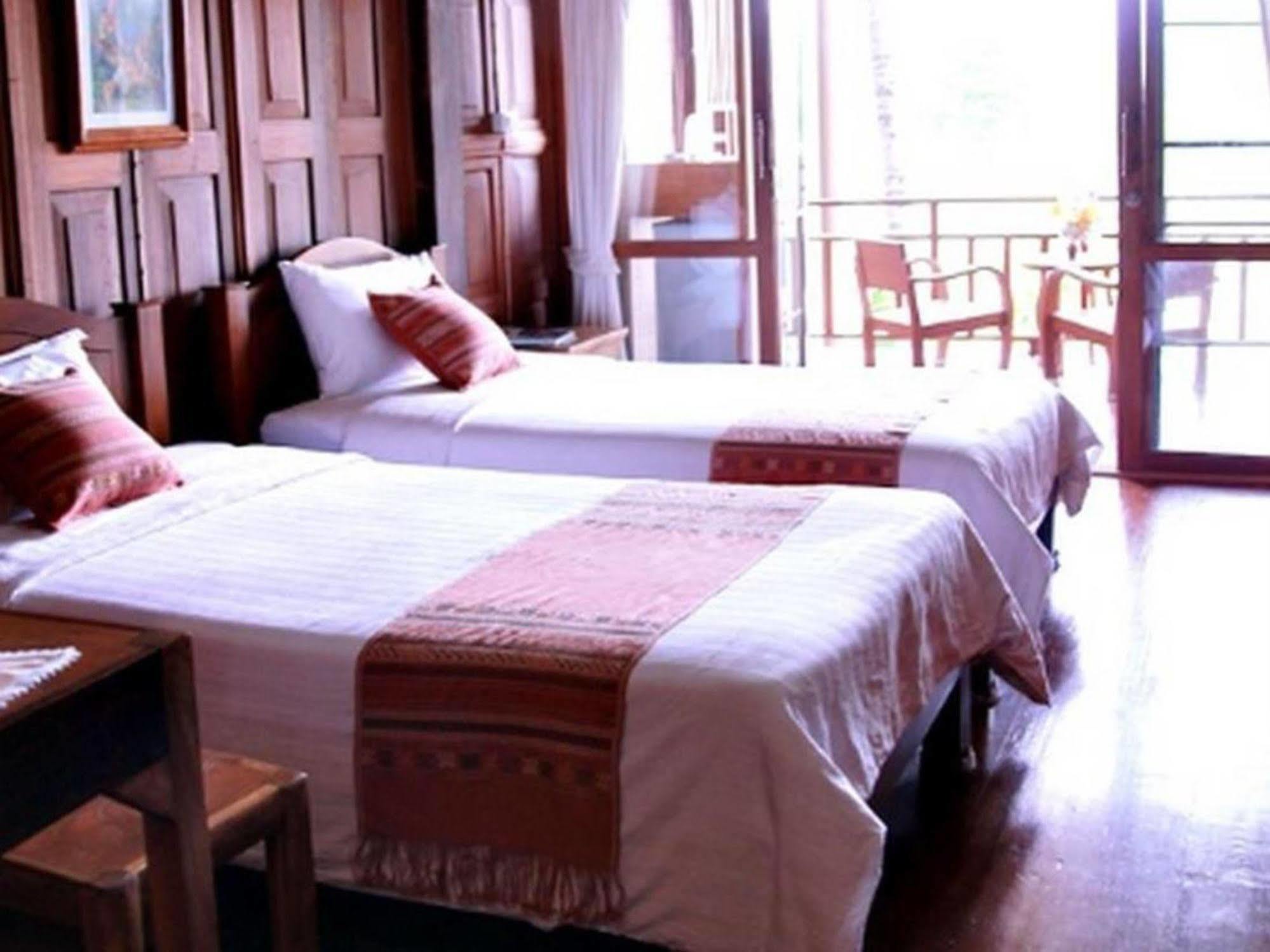 Resort River Bank 3*