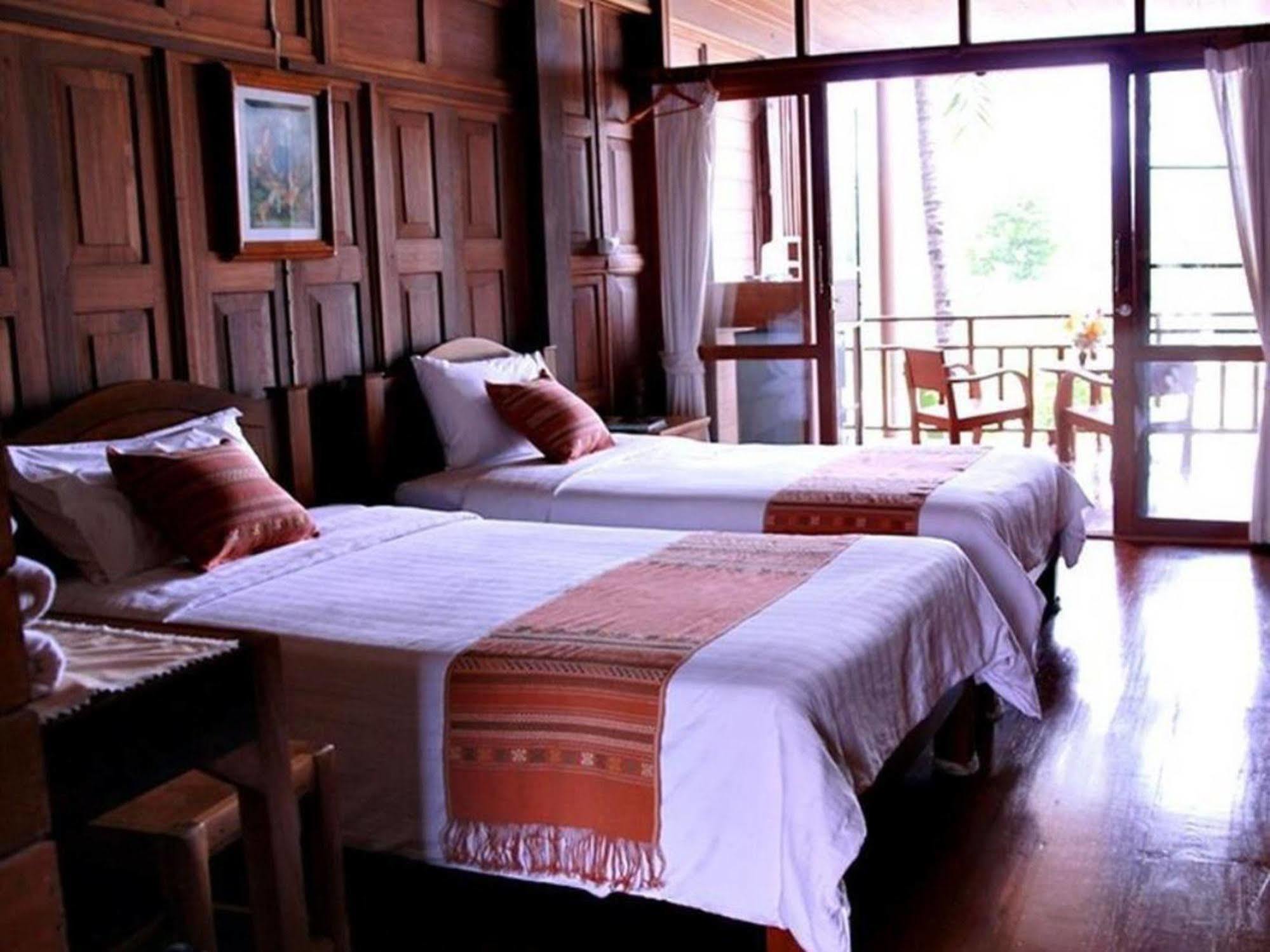 Resort River Bank 3*