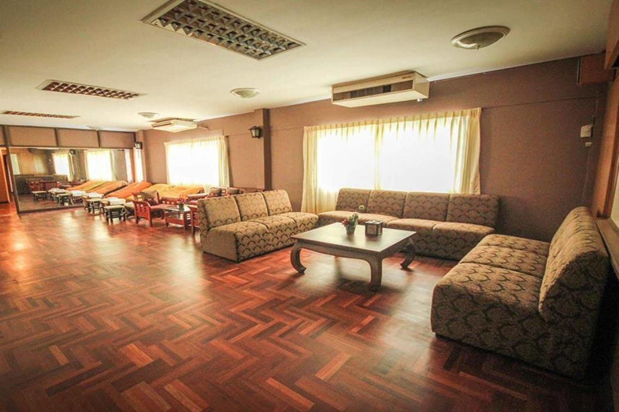 Waratee Hotel Bangkok