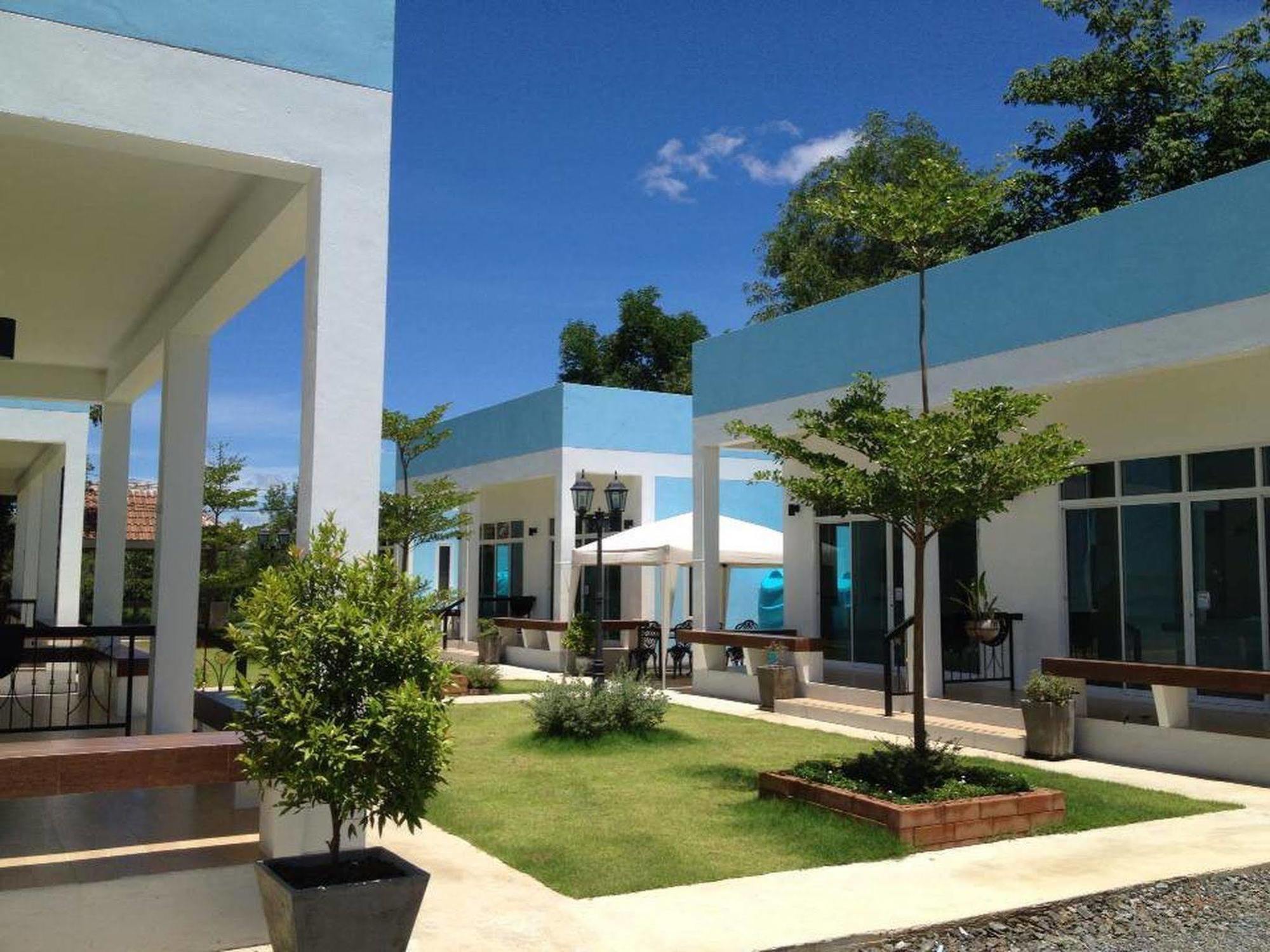 The Cube Resort 2*