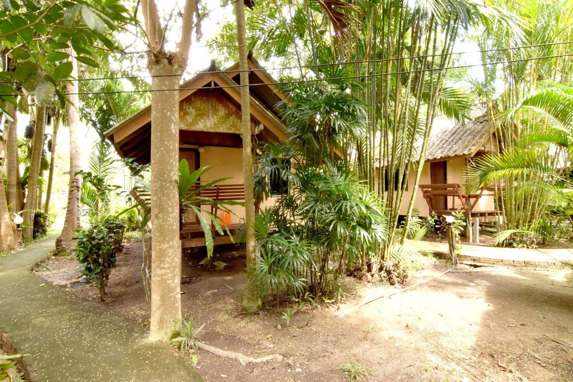 Aonang Side Guest house 2*