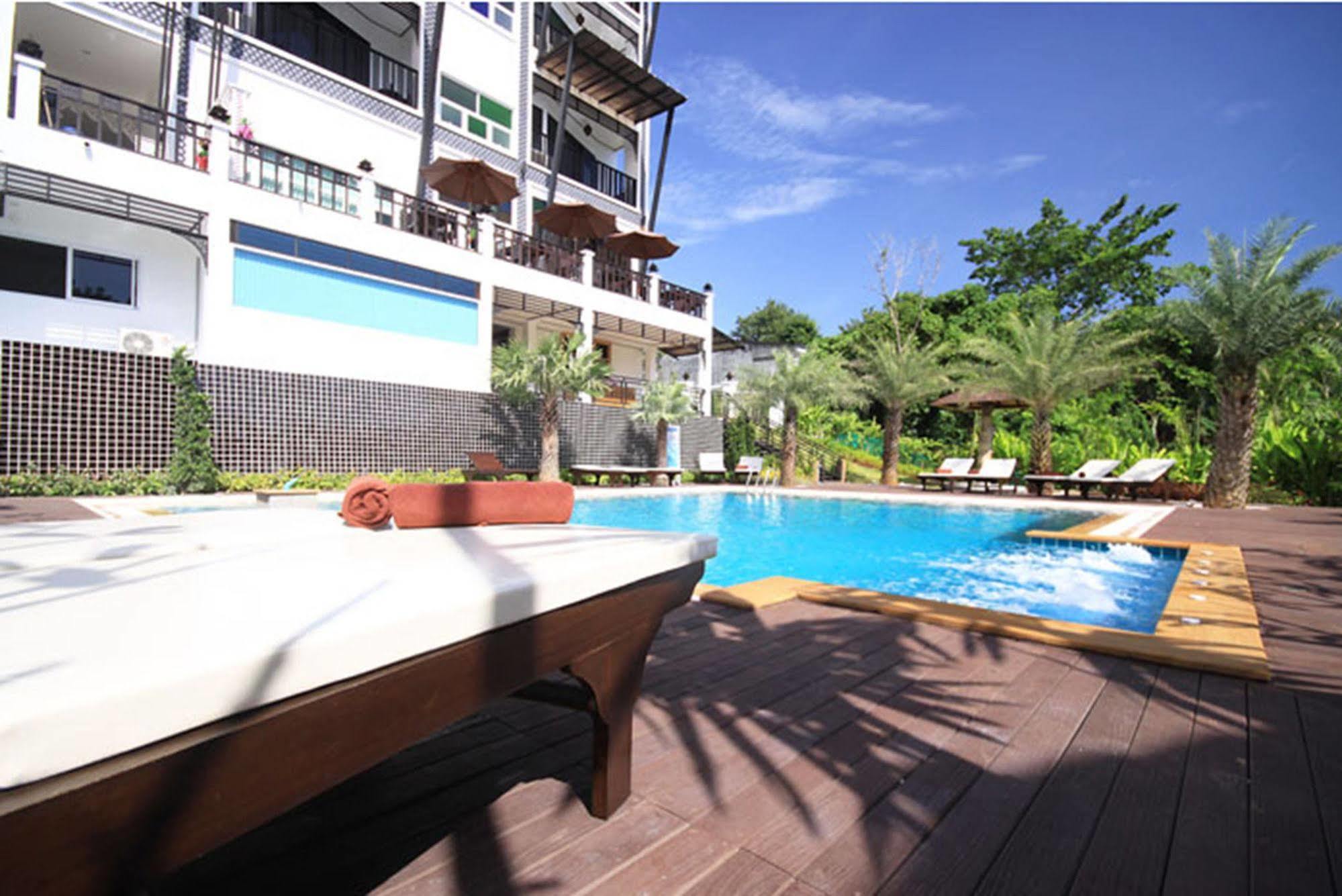 Dee Andaman Hotel 3*