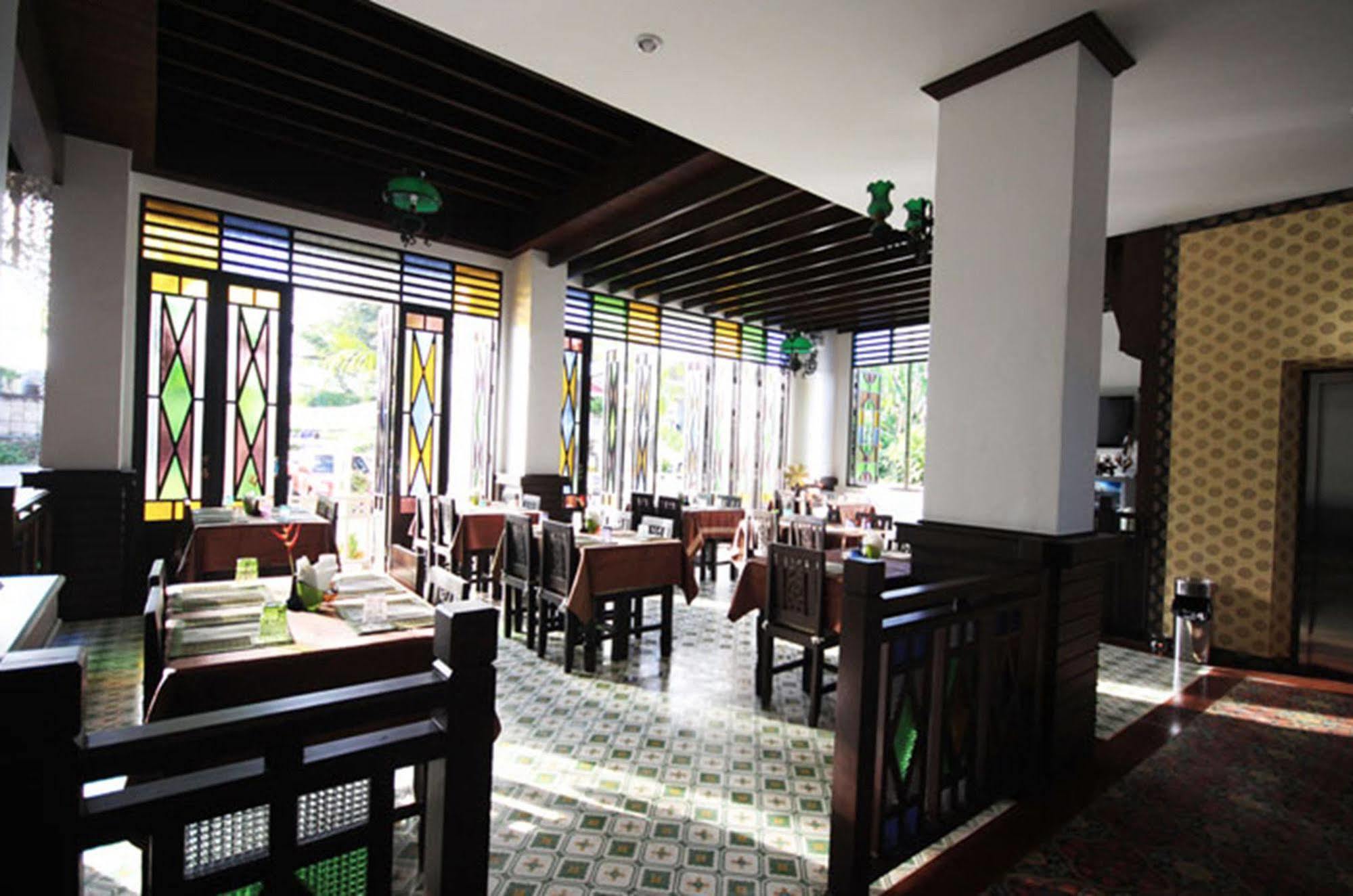 Dee Andaman Hotel 3*
