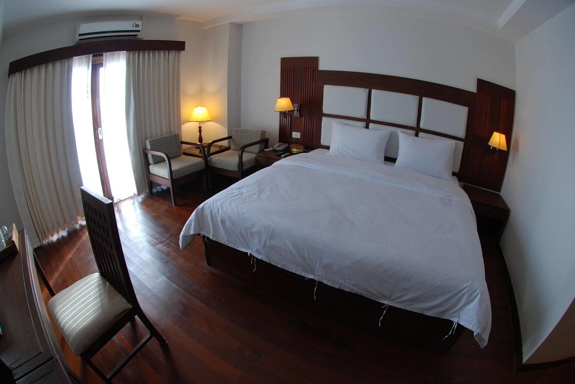 Hotel River