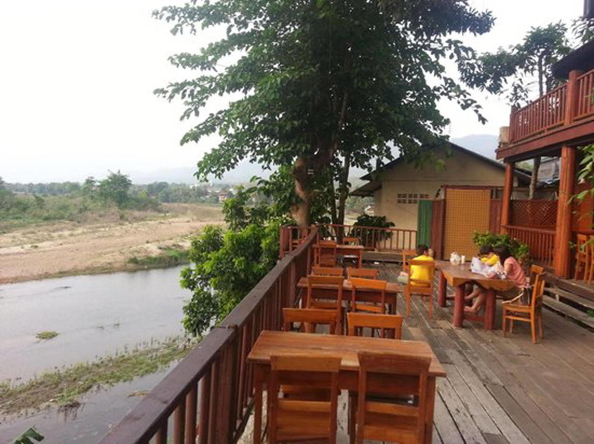 Riverhouse 3* Mae Sariang