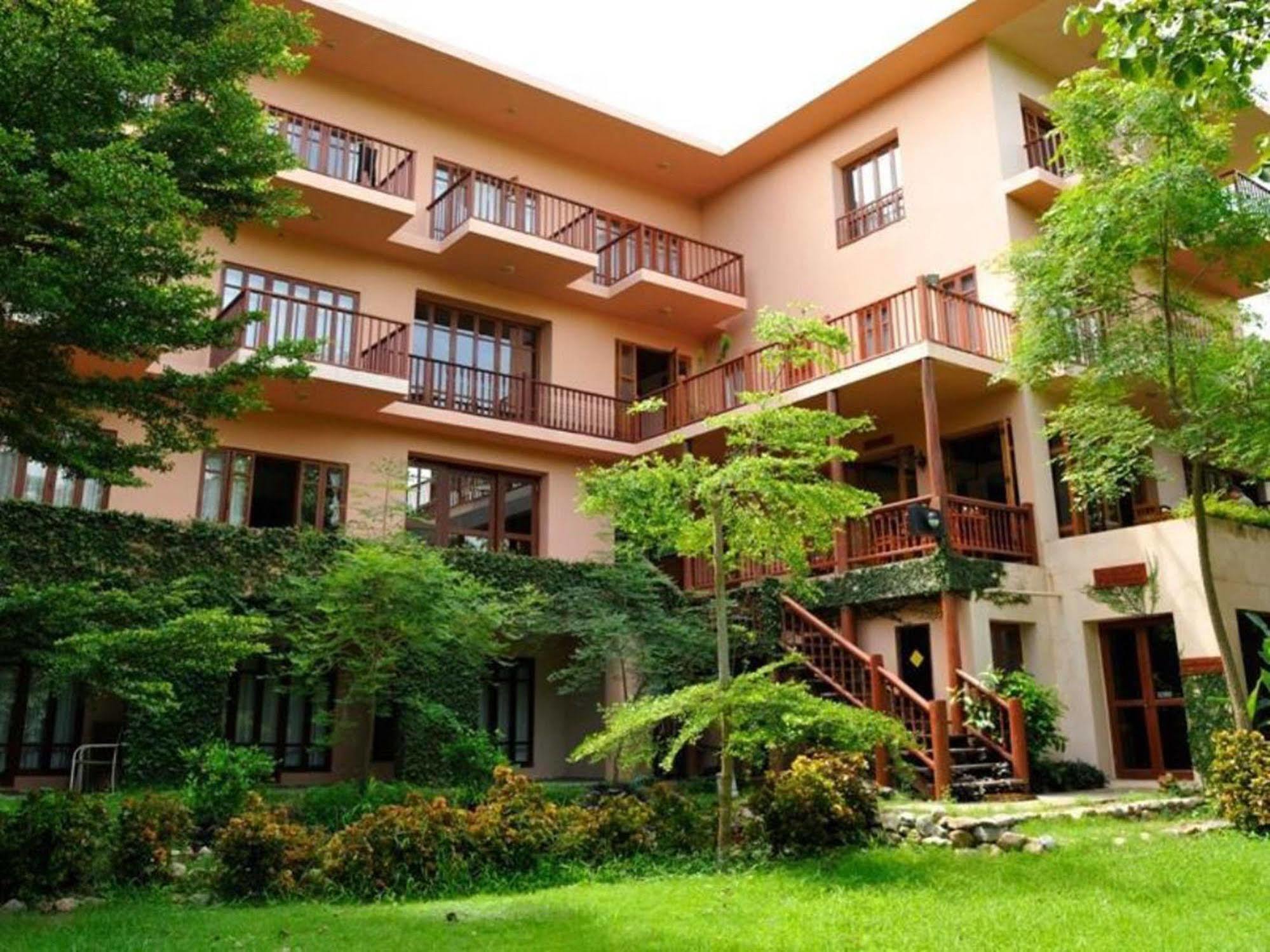 Riverhouse 3* Mae Sariang
