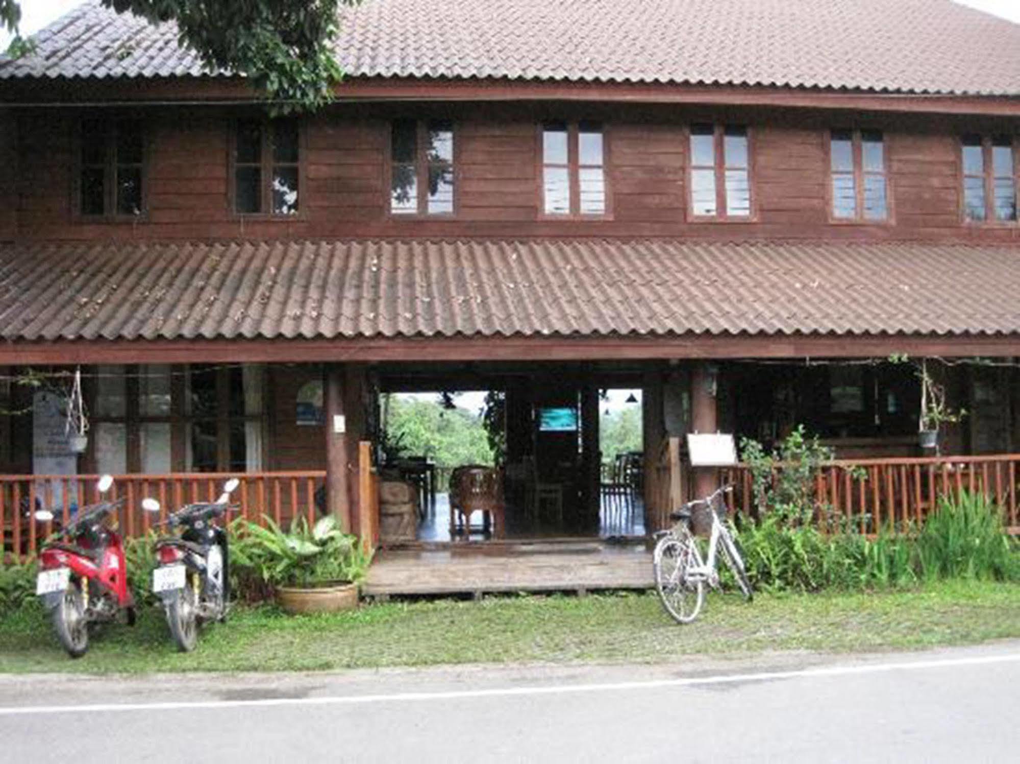 Riverhouse Resort 3*