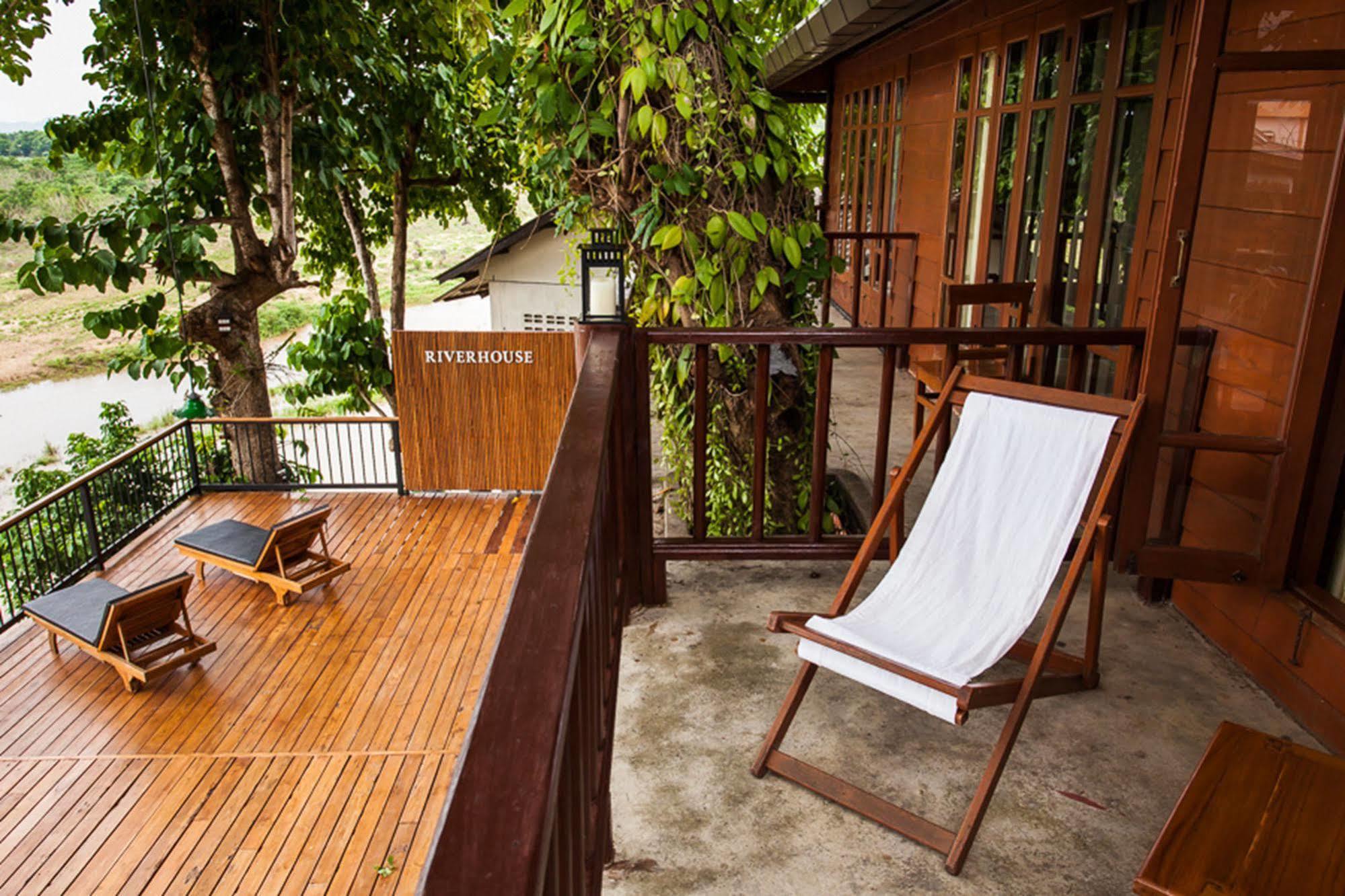 Riverhouse Mae Sariang