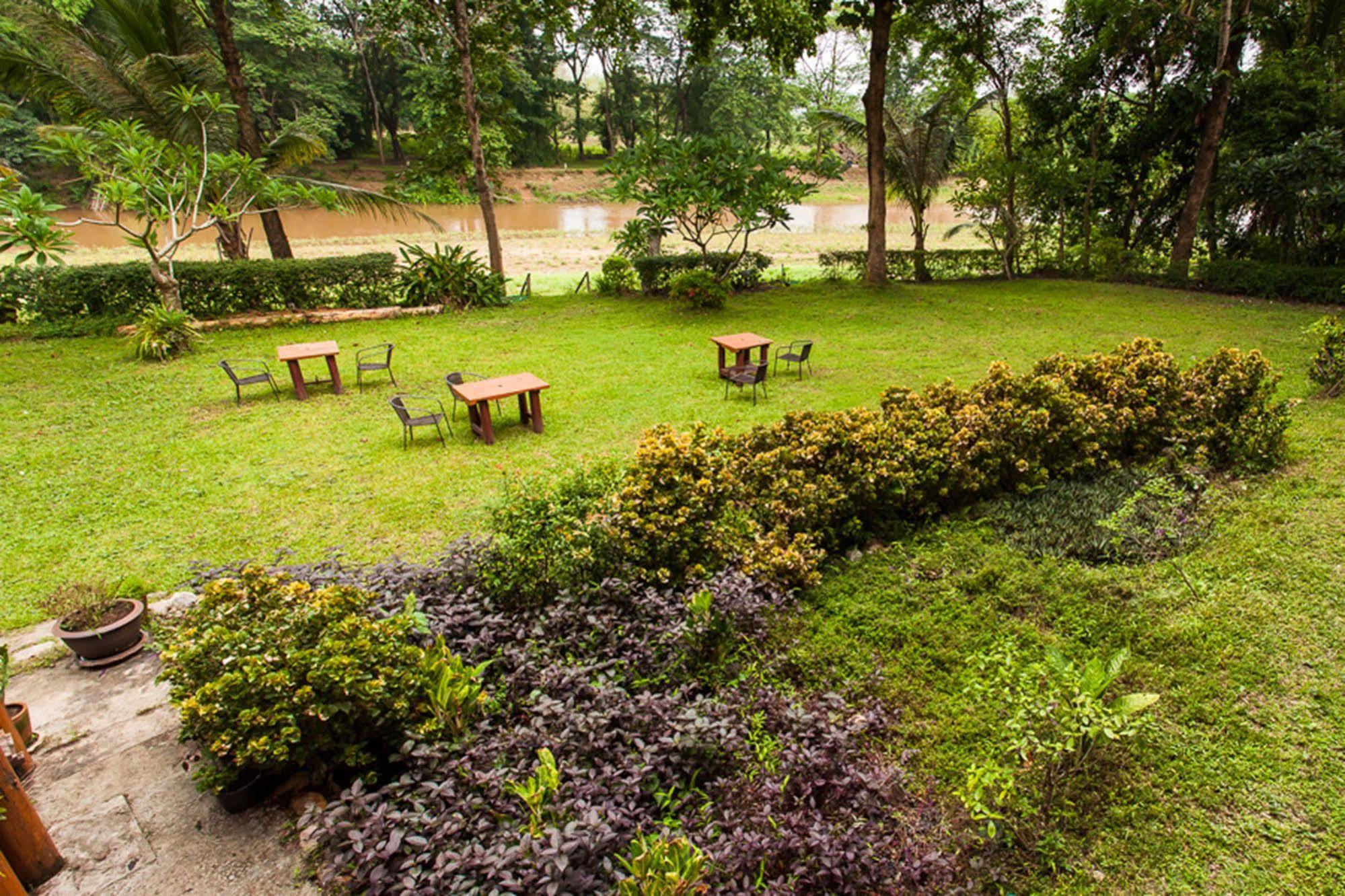 Resort Riverhouse Mae Sariang