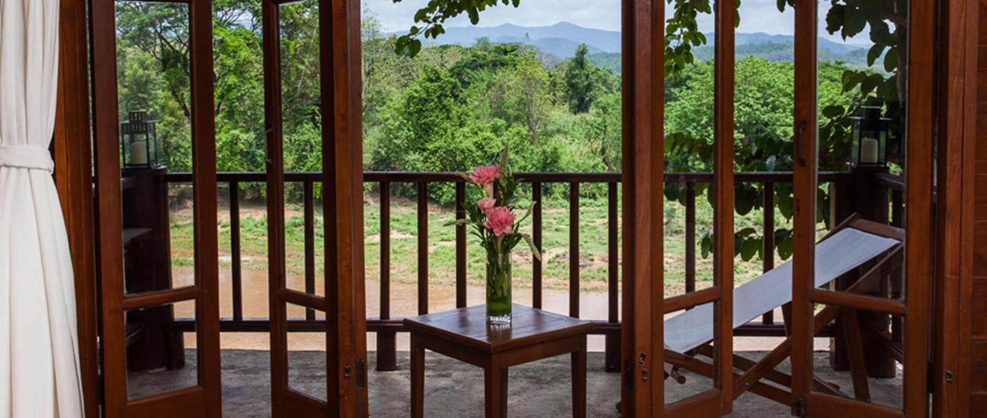 Resort Riverhouse