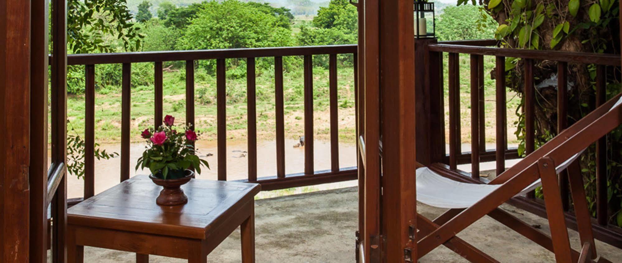 Riverhouse Resort 3*