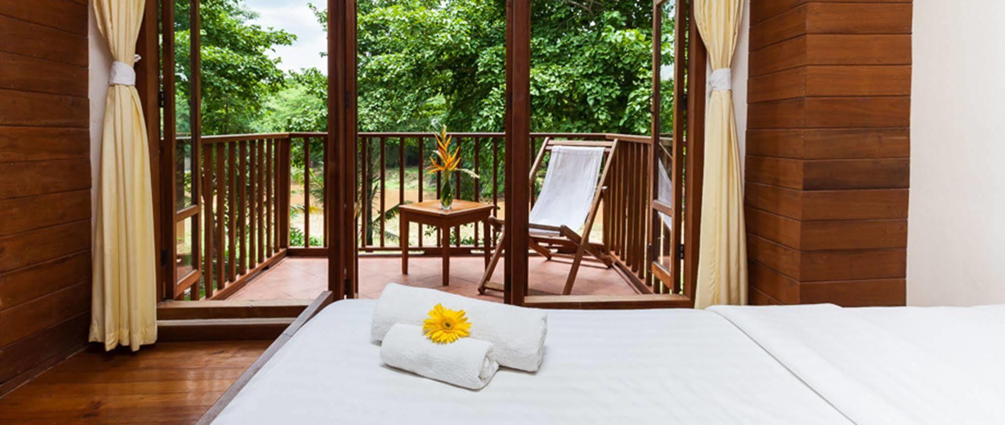 Riverhouse 3*