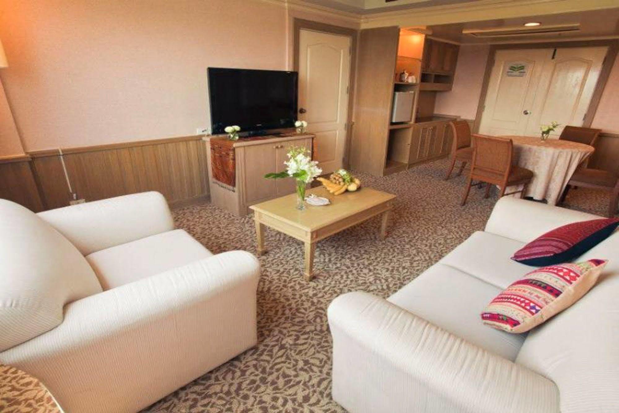 Ploy Palace Hotel 4*