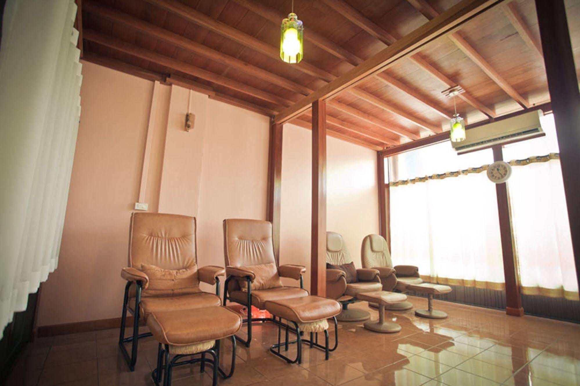 Hotel Ploy Palace 4*