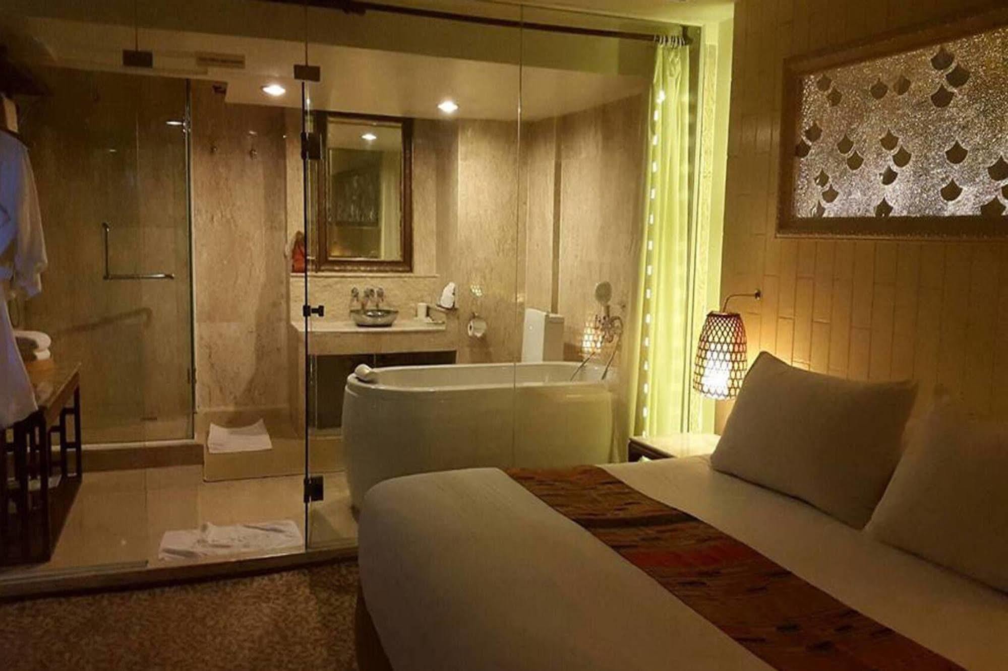 Ploy Palace 4*