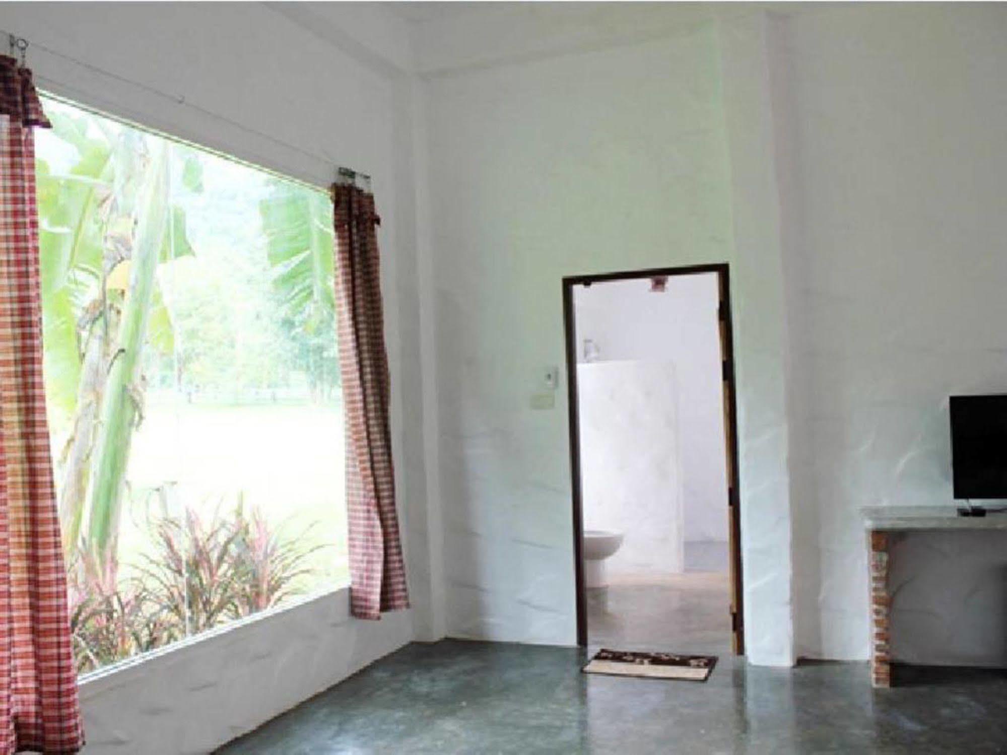 Monoko Porploen Hotel Suan Phueng
