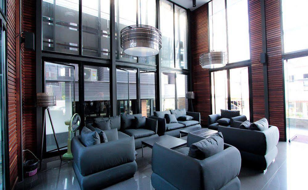 Paragon Place 3*
