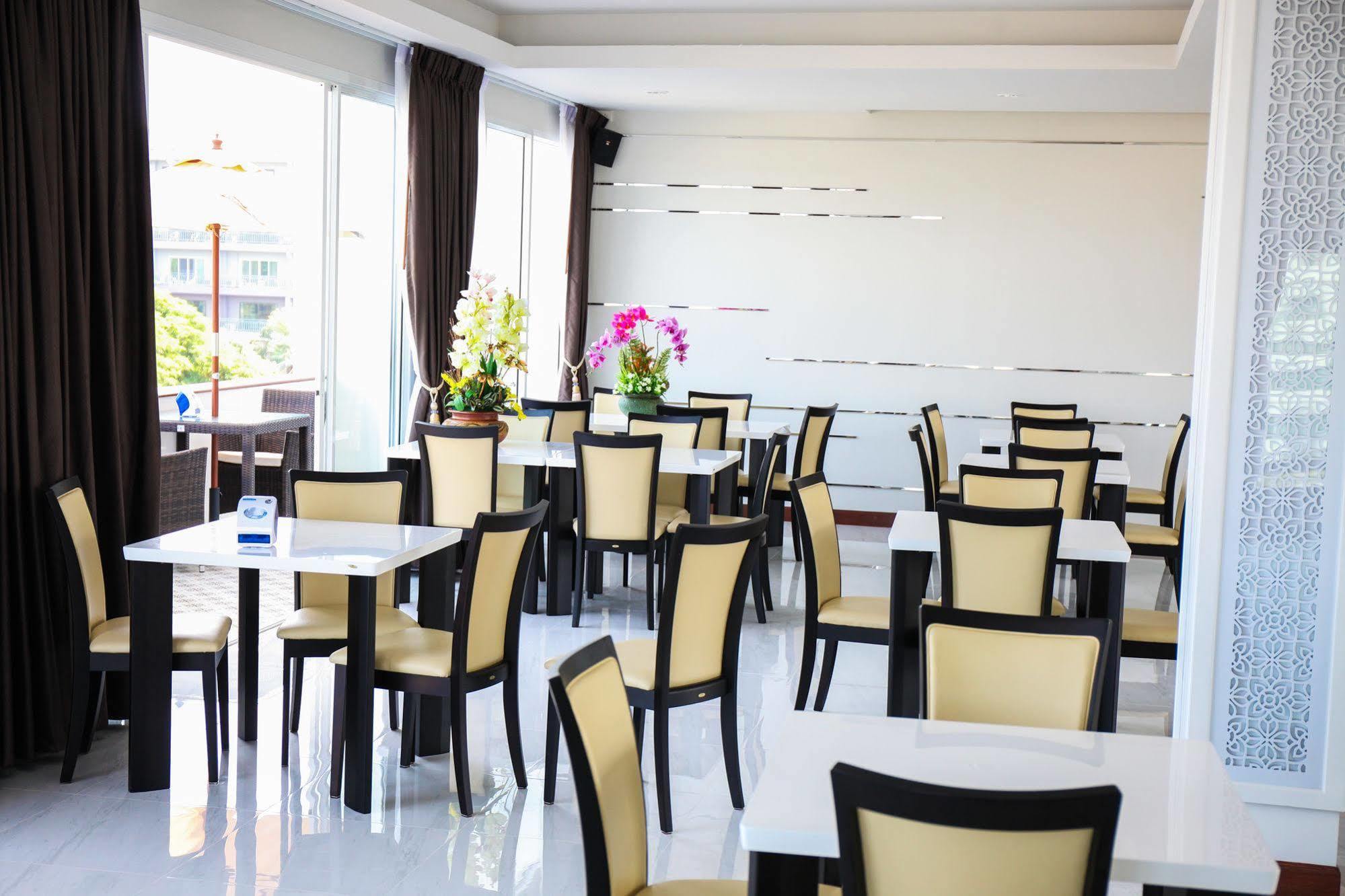 Hotel White - Sha Certified