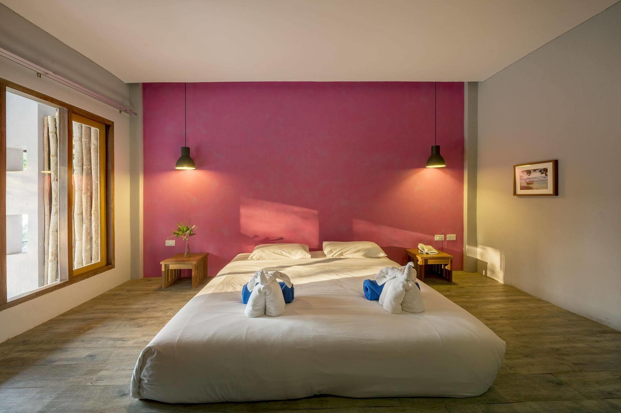 Hotel Bar And Bed @ Samed