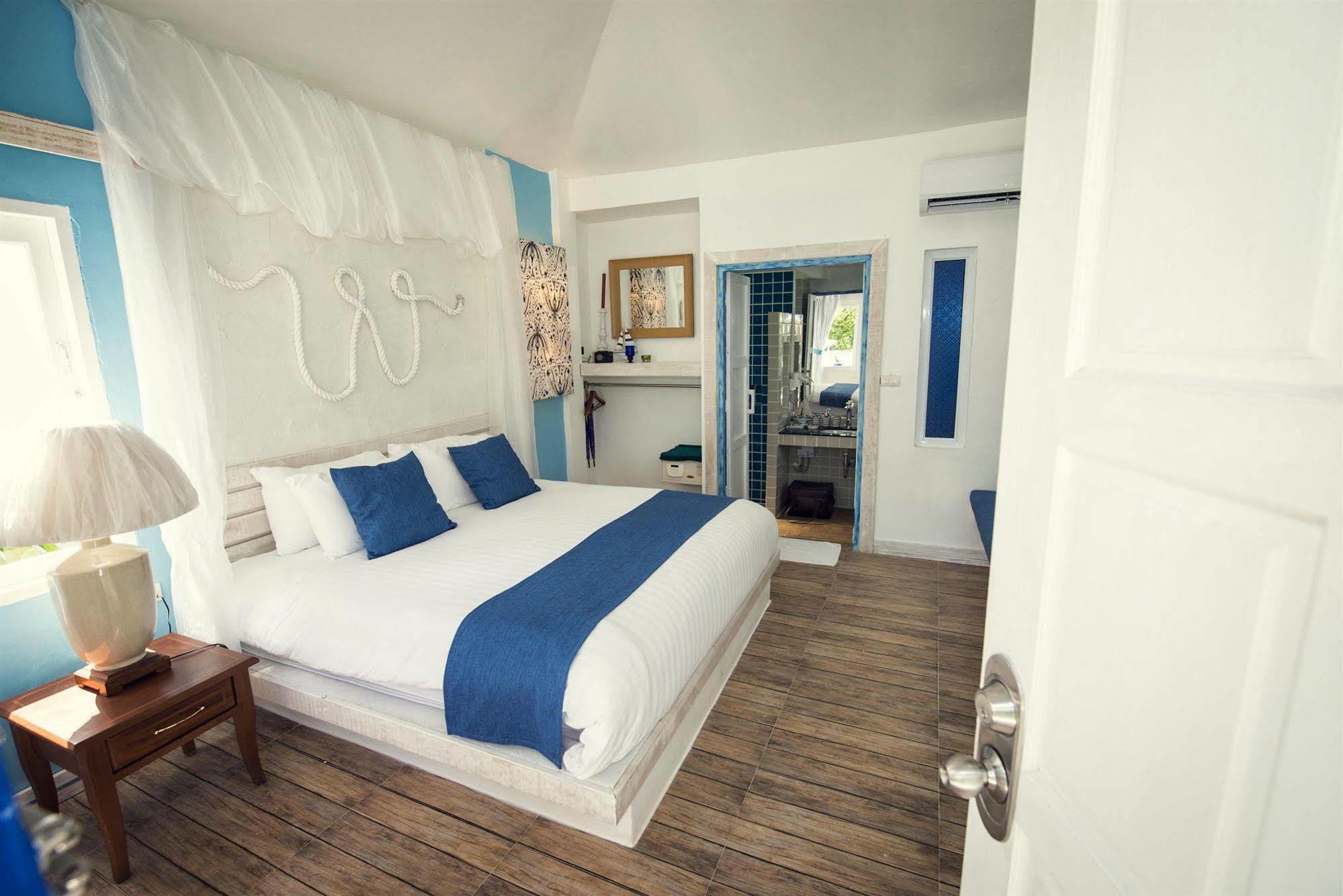 The White Knot Resort