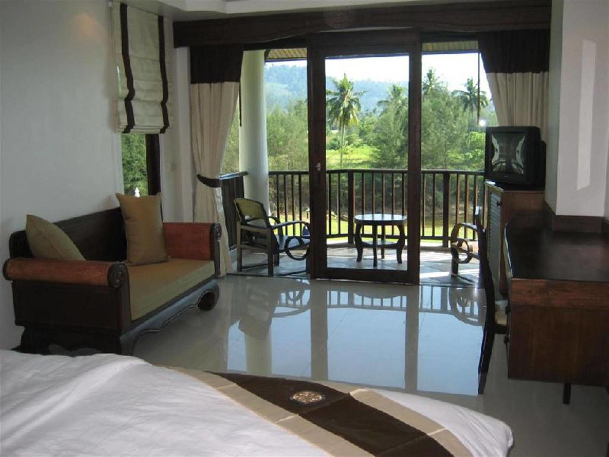 Riverside & Hotel 4*