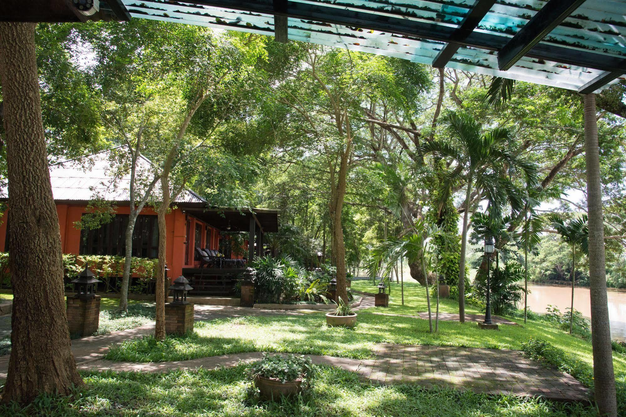 Resort Baan Nam Ping Riverside 3*