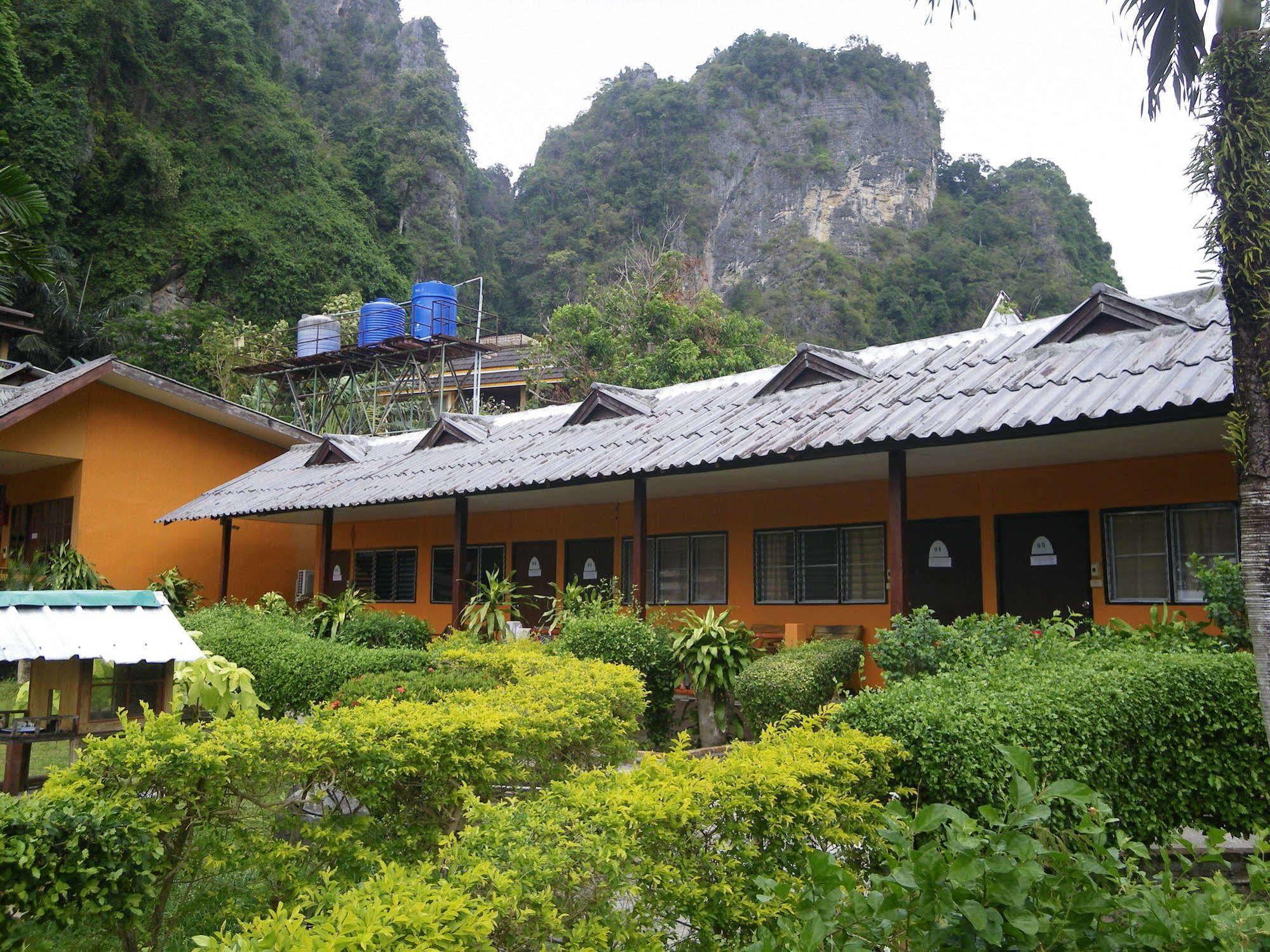 Hilltop 3*