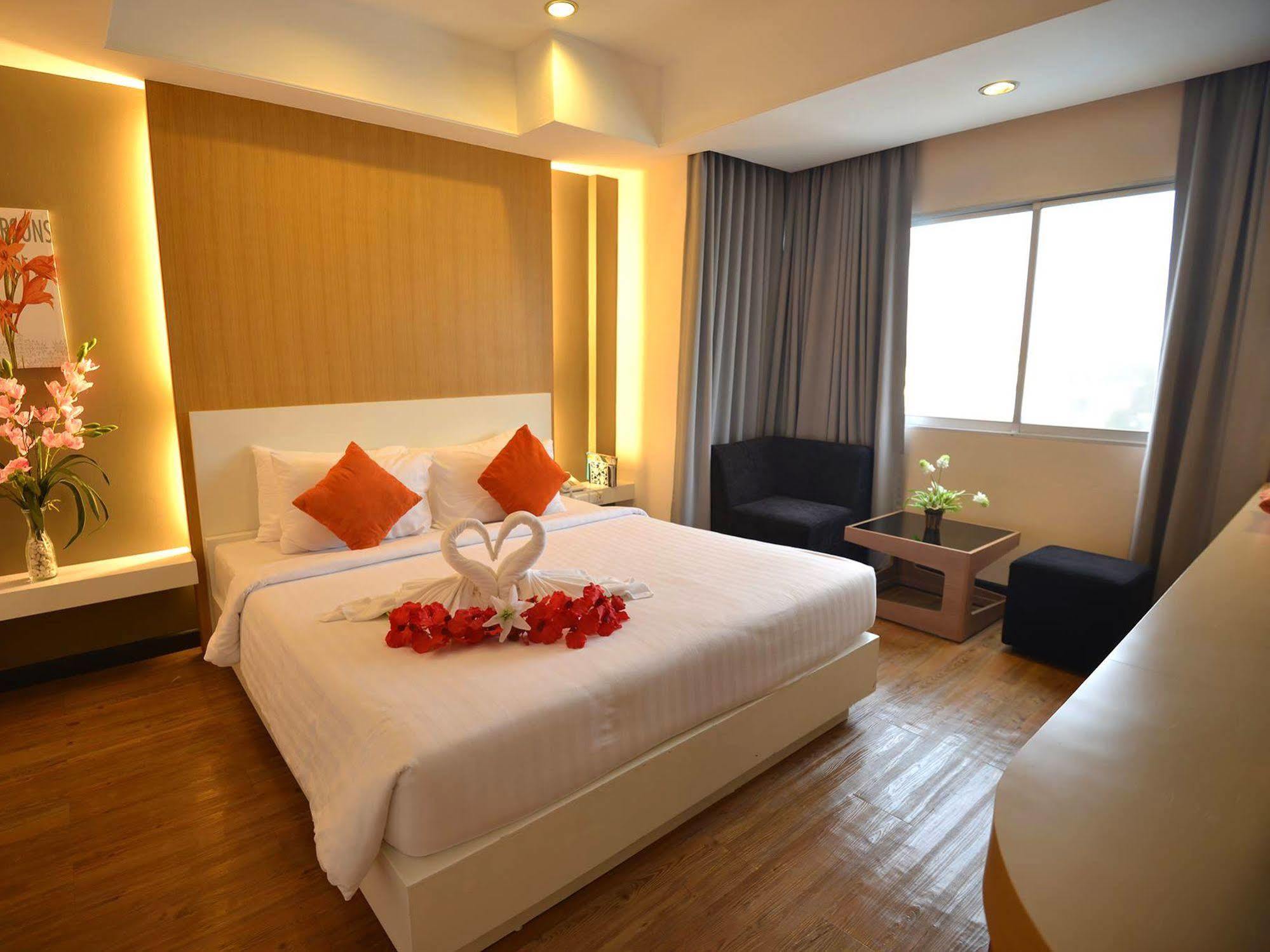 New Travel Hotel