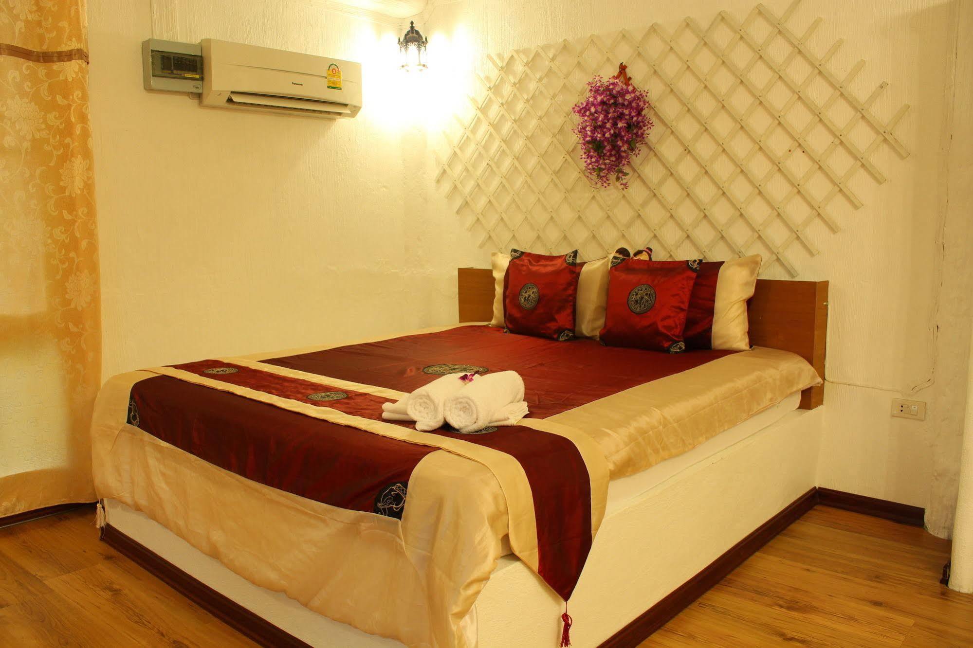 The Happiness Hotel 3*