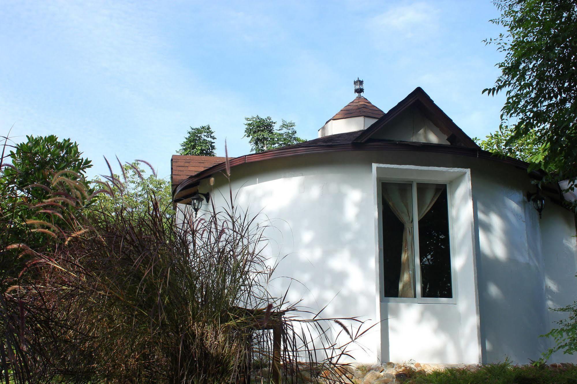Hotel The Happiness Suan Phueng