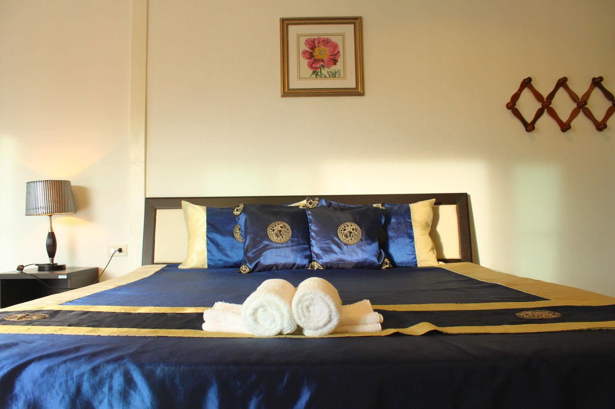 The Happiness Hotel 3*