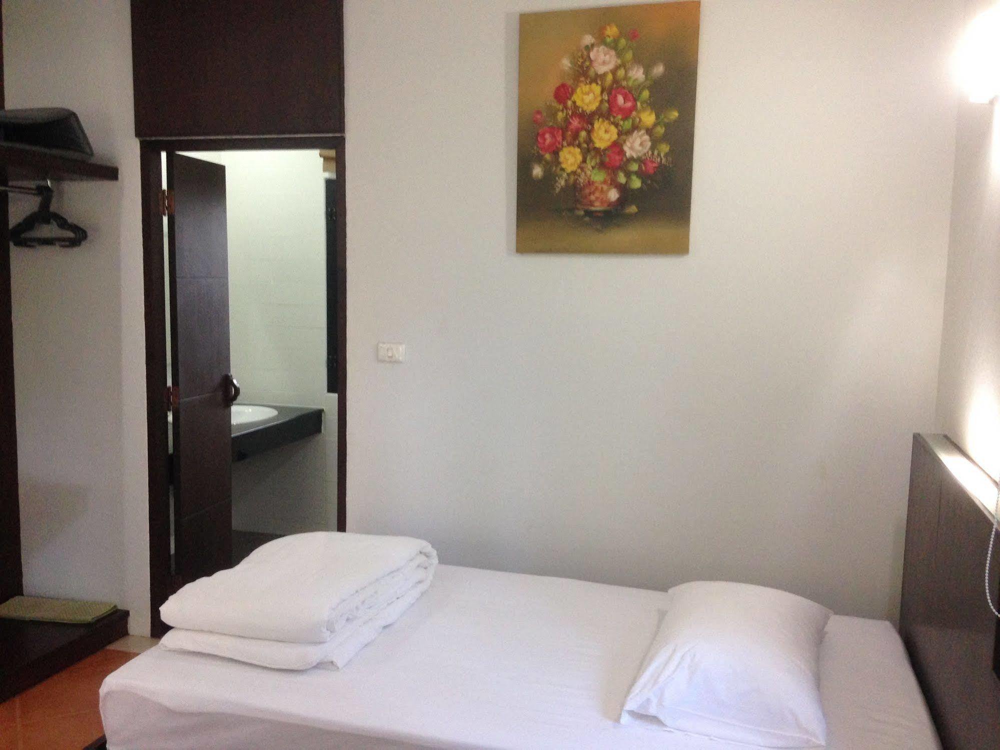 Koko Hut Hotel