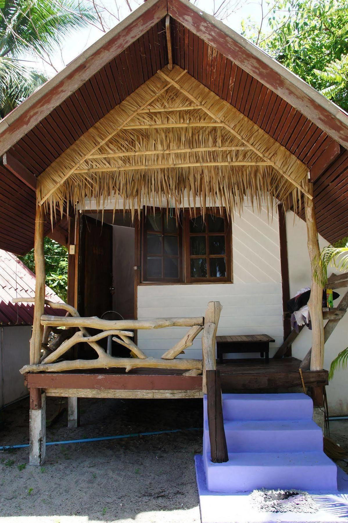 Sea Bar & Baan Tai
