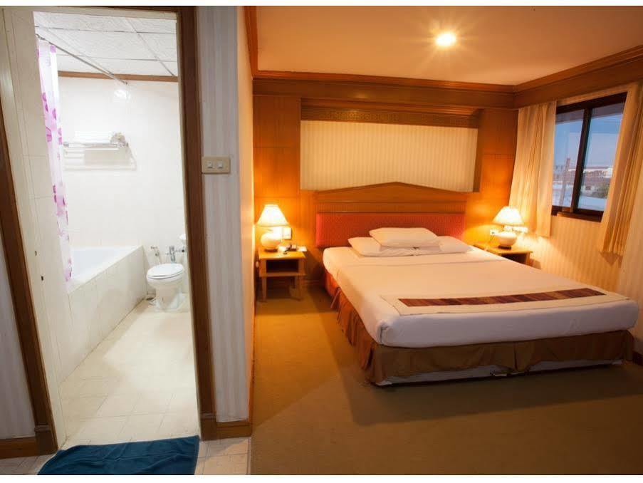 Imperial Sakon Hotel 3*